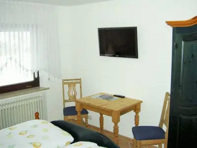 Zimmer 1 Beispiel TV