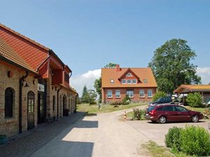 18125989-Doppelzimmer-4-Putbus-300x225-4