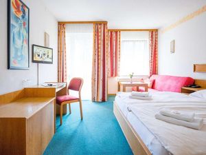 23310658-Doppelzimmer-2-Raabs an der Thaya-300x225-1