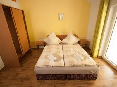 Doppelzimmer für 5 Personen (18 m²) in Ralbitz-Rosenthal 9/10