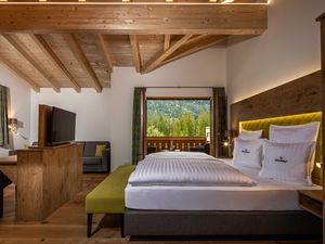 23307535-Doppelzimmer-4-Ramsau-300x225-2