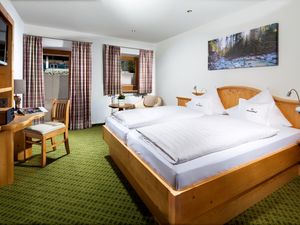 23307535-Doppelzimmer-4-Ramsau-300x225-3