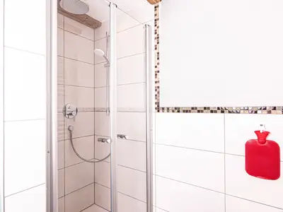 Badezimmer mit Regendusche