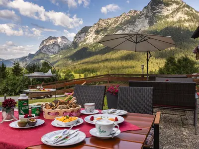 Frühstück auf Terrasse