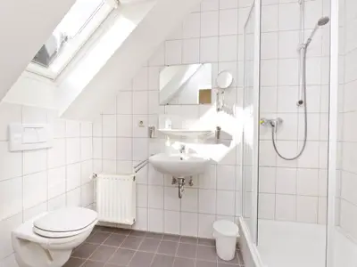 Weißes Zimmer- Badezimmer