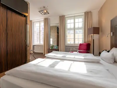 Stilvolle Einrichtung im Komfort-Doppelzimmer mit exklusiven Blick auf den Dom St.Peter