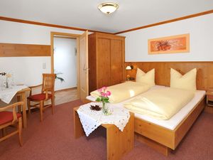 23307284-Doppelzimmer-2-Reit im Winkl-300x225-4