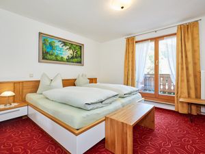 23307285-Doppelzimmer-2-Reit im Winkl-300x225-4