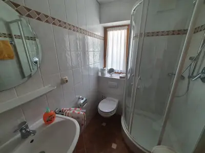 Badezimmer 3 im Gästehaus Annemarie