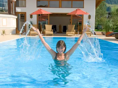 Gästehaus Weisses Roessl mit Pool