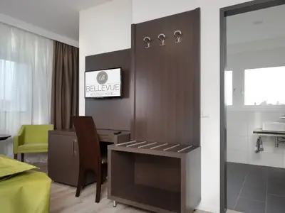 Doppelzimmer Standard mit Dusche und WCBadezimmer (Beispielfoto)