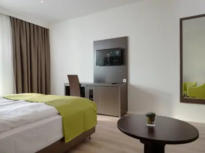 Doppelzimmer Superior mit Dusche und WC (Beispielfoto)