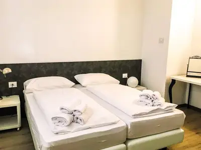 Doppelzimmer für 2 Personen (24 m²) in Riva Del Garda 2/10