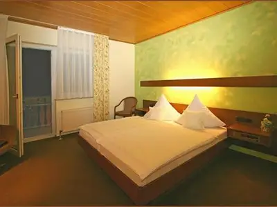 Doppelzimmer für 2 Personen (24 m²) in Ronneburg 3/7