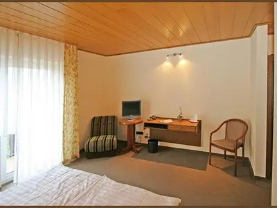 Doppelzimmer für 2 Personen (24 m²) in Ronneburg 5/7