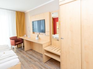 23939405-Doppelzimmer-2-Rostock-300x225-2