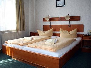 23302764-Doppelzimmer-4-Rudolstadt-300x225-1