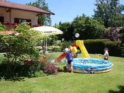 Spielbereich im Garten Sommer