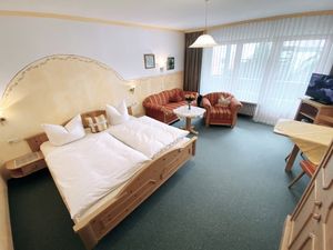 15212636-Doppelzimmer-2-Ruhpolding-300x225-4