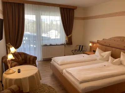 das helle Landhauszimmer mit Süd/Westbalkon-sehr ruhig gelegen