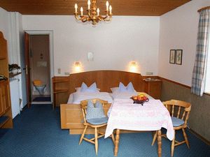 15209549-Doppelzimmer-3-Ruhpolding-300x225-3