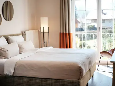 Doppelzimmer mit Badewanne und franz. Balkon