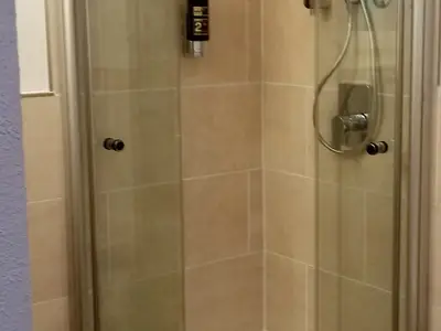 Dusche Doppelzimmer Standard 36 & 40