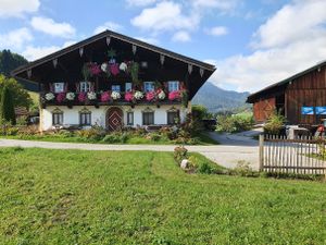 23308319-Doppelzimmer-2-Ruhpolding-300x225-2