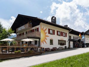 23308037-Doppelzimmer-2-Ruhpolding-300x225-1