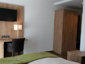 15224289-Doppelzimmer-3-Ruhpolding-300x225-3