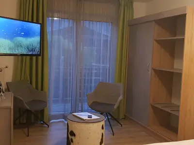 Sitzgelegenheit mit TV