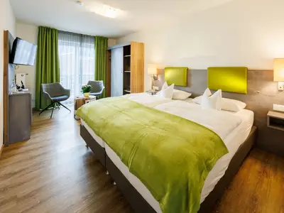 Doppelzimmer mit Balkon und Bergblick