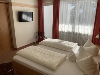 Blick zum Südbalkon Zimmer Nr. 9