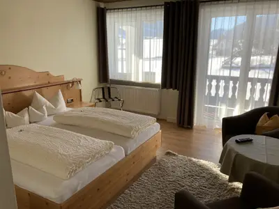 Zimmer 8. Der Blick zum Balkon