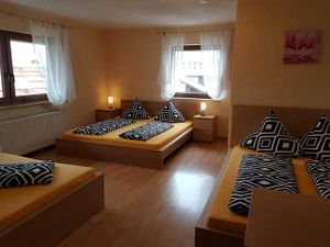 18902247-Doppelzimmer-2-Rust-300x225-1