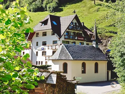 Haus mit Kapelle