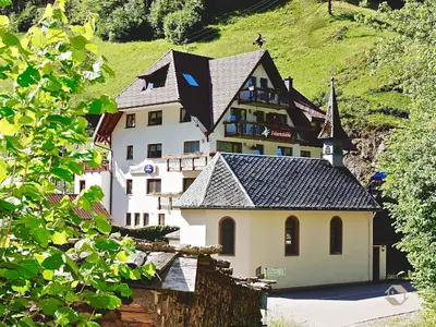 Haus mit Kapelle