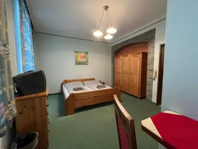 Doppelzimmer für 2 Personen (12 m²) in Sankt Pölten 3/7