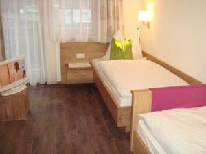 21098611-Doppelzimmer-2-Schladming-300x225-5