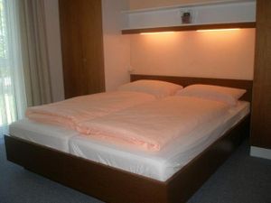 22369213-Doppelzimmer-3-Schliersee-300x225-5