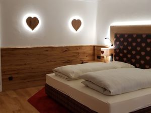 23073331-Doppelzimmer-3-Schmallenberg-300x225-3