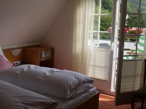 22802653-Doppelzimmer-2-Schmallenberg-300x225-5