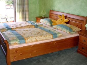 23283164-Doppelzimmer-4-Schmallenberg-300x225-3