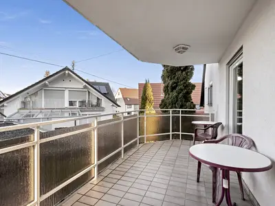 Zimmer teilweise mit Balkon