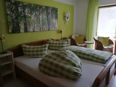 Frühlingszimmer mit direktem Zugang zur Terrasse