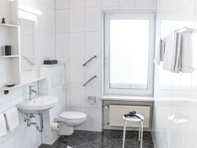 Doppelzimmer Watzmann superior, Badezimmer – Hotel Hanauerlehen