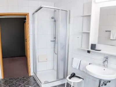 Doppelzimmer Watzmann superior, Badezimmer – Hotel Hanauerlehen