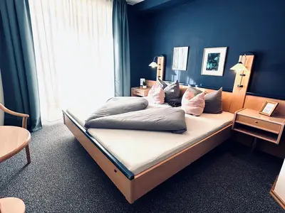 Schlafzimmer mit Doppelbett 180/200
