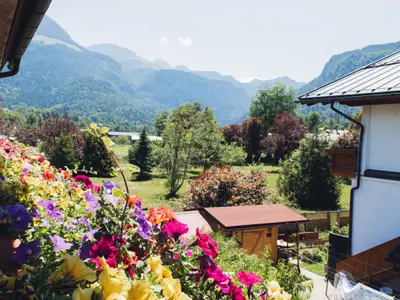 Ausblick vom Balkon in die Berge