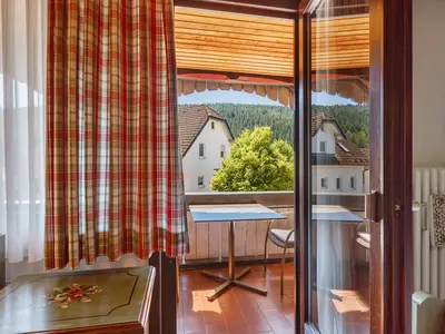 Photo, INSIDE, OUTSIDE